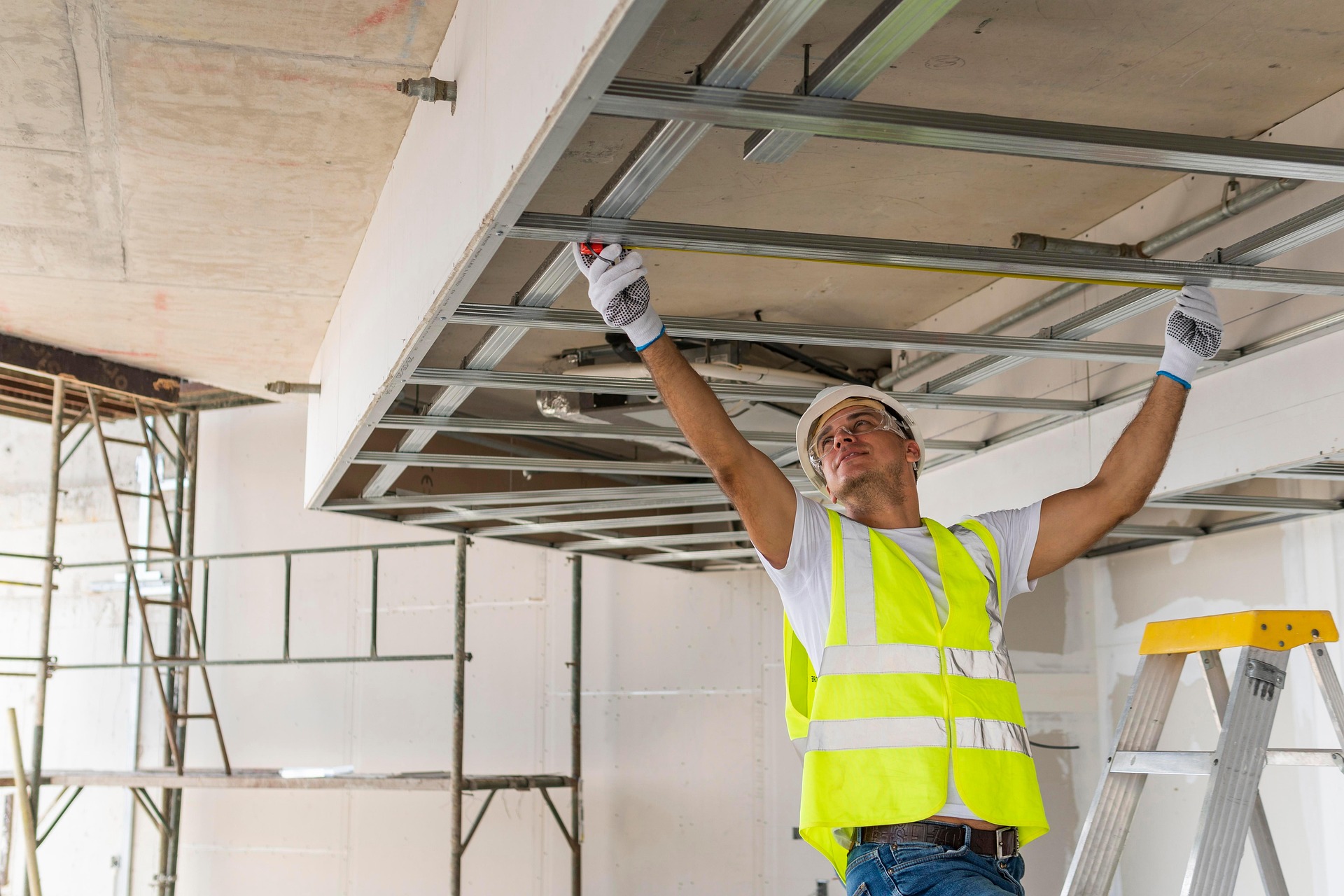 fizapaintwork-worker-8463424_1920.jpg