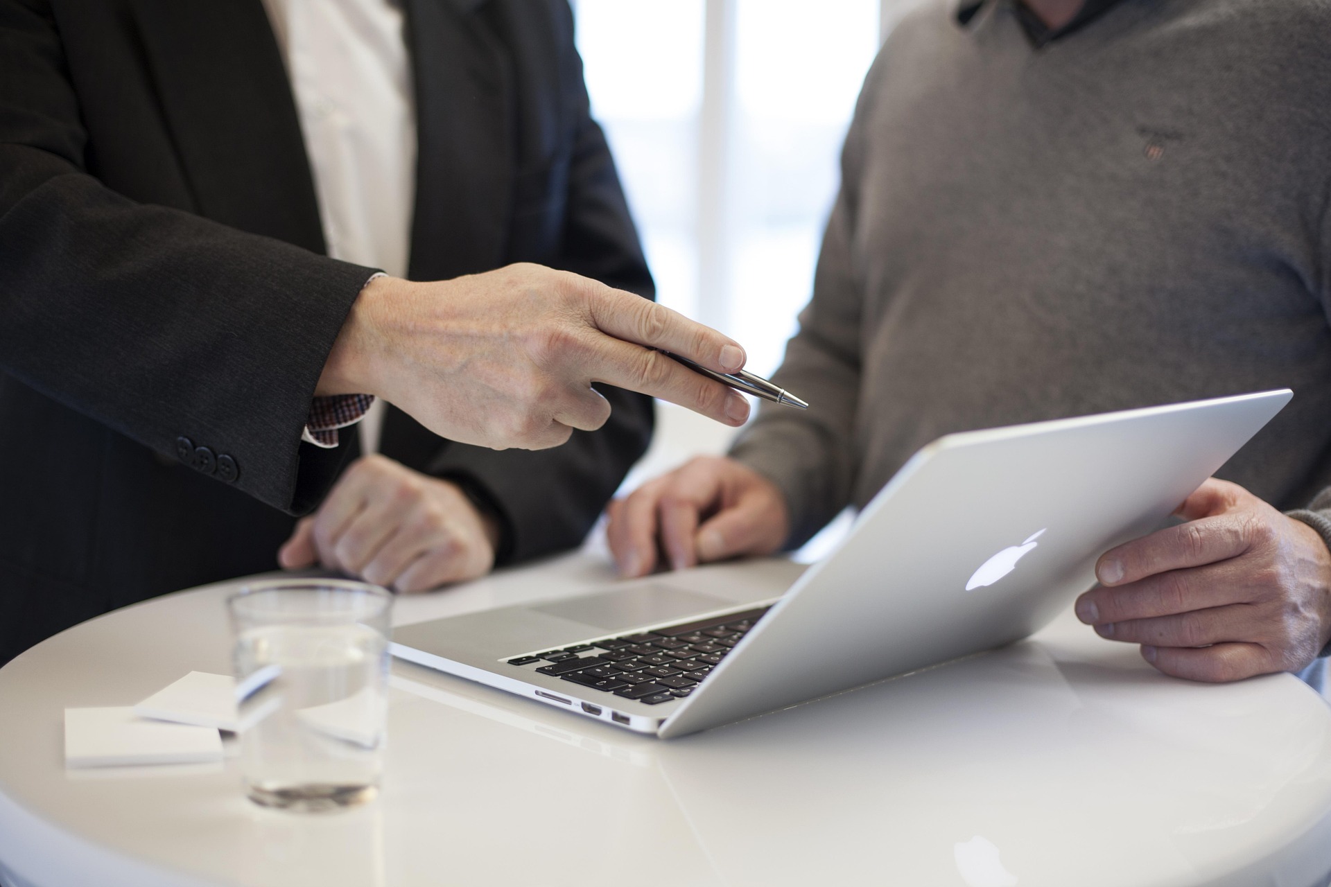 bertholdbrodersen-consulting-3031678_1920 (1).jpg
