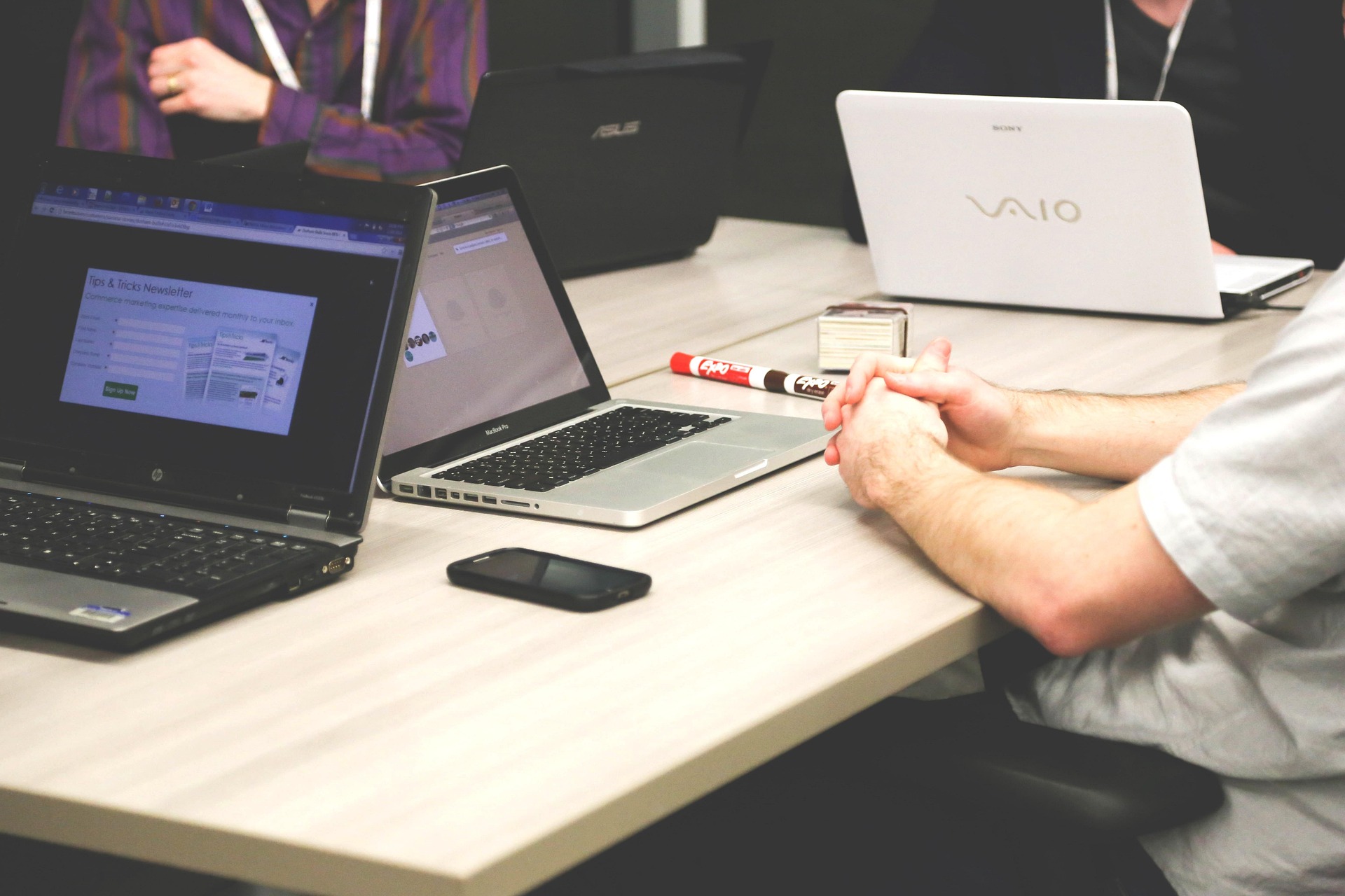 startupstockphotos-laptops-593296_1920.jpg