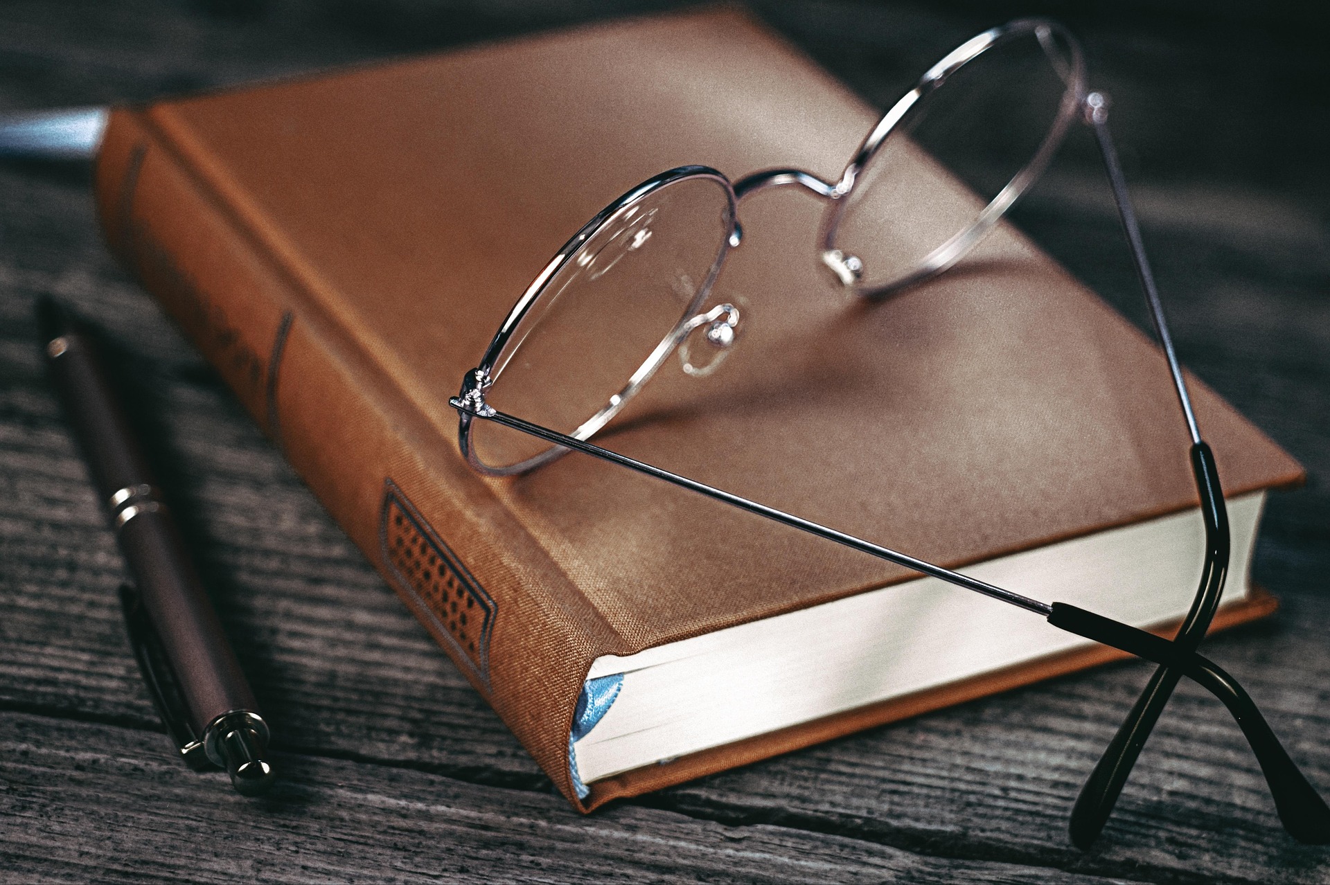 ruslansikunov-glasses-7088855_1920.jpg