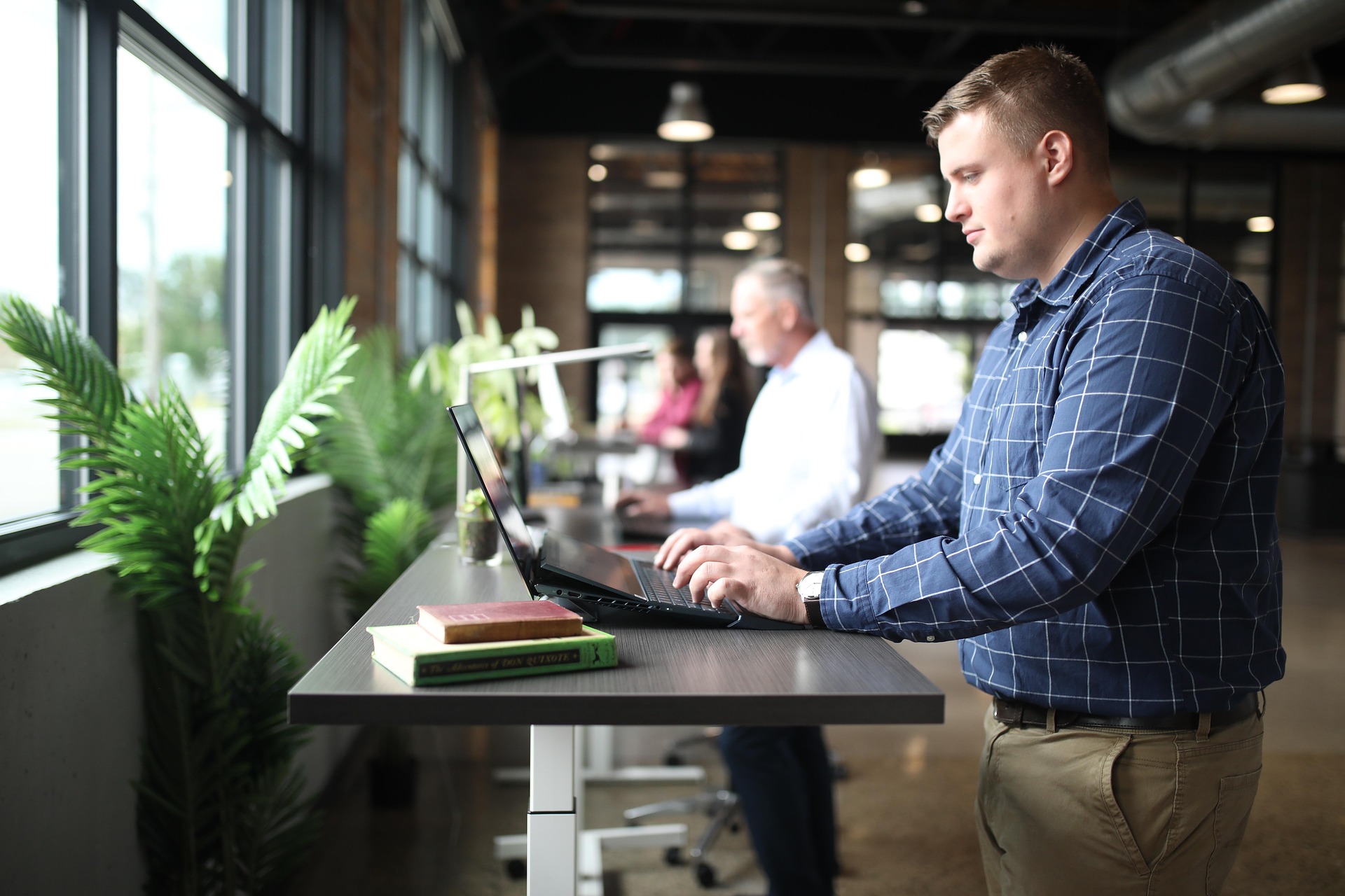 reallywellmadedesks-office-desk-6952918_1920.jpg